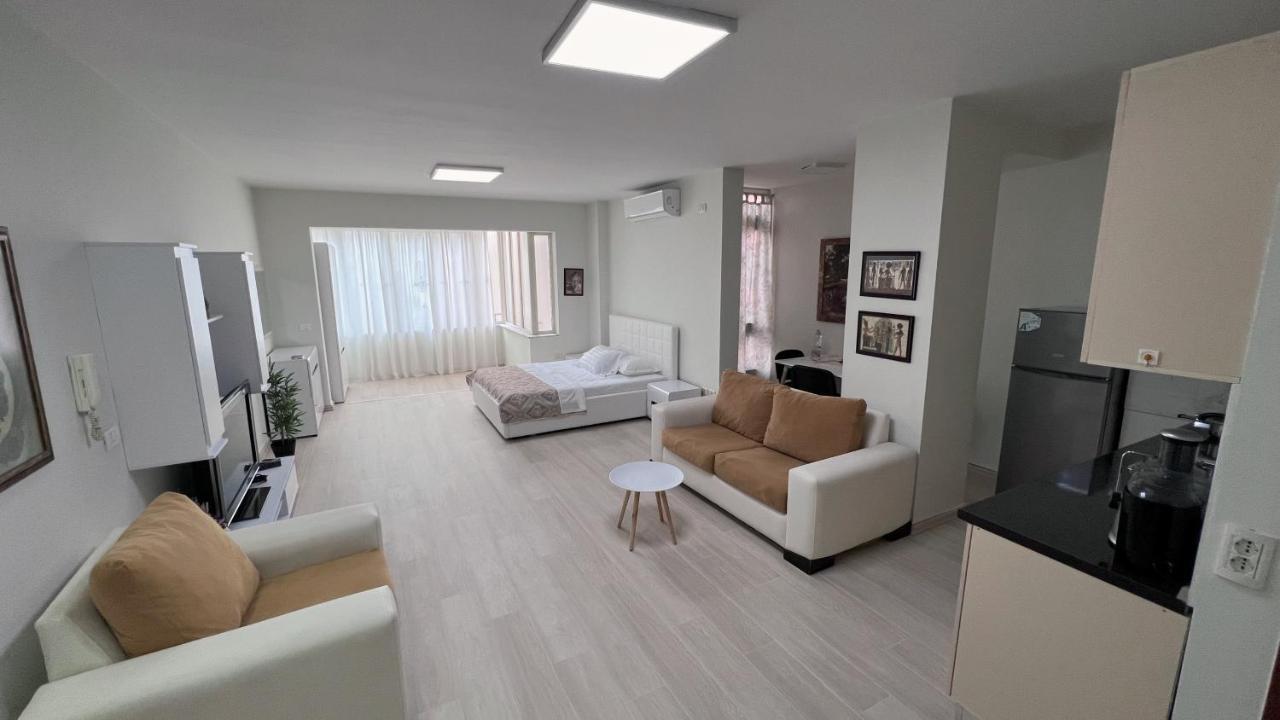 Home & Apartment In 티라나 외부 사진