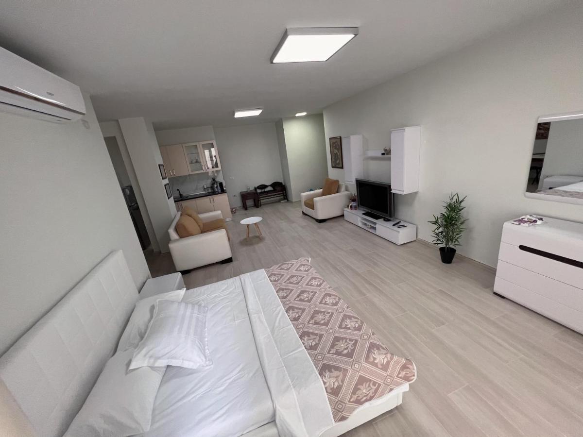 Home & Apartment In 티라나 외부 사진